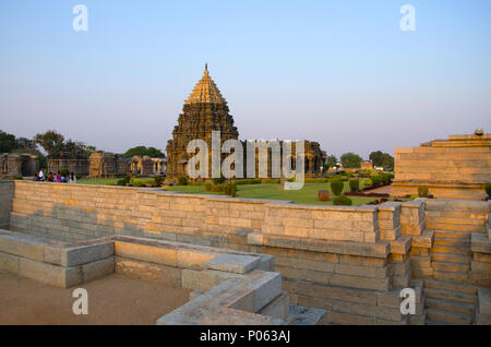 Bien à l'épaulement Mahadeva Temple, a été construit vers 1112 par CE Mahadeva, Itagi, Karnataka Banque D'Images