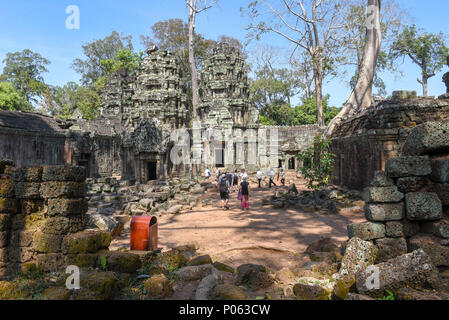 Siem Reap, Cambodge - 10 janvier 2018 : en visite à Ta Prohm temple à Angkor Wat complexe, Siem Reap, Cambodge Banque D'Images