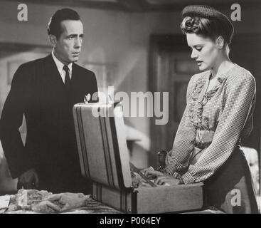 Titre original : conflit. Titre en anglais : conflit. Directeur de film : CURTIS BERNHARDT. Année : 1945. Stars : Humphrey Bogart ; ALEXIS SMITH. Credit : Warner Brothers / Album Banque D'Images