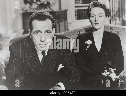 Titre original : conflit. Titre en anglais : conflit. Directeur de film : CURTIS BERNHARDT. Année : 1945. Stars : Humphrey Bogart ; ROSE HOBART. Credit : Warner Brothers / Album Banque D'Images