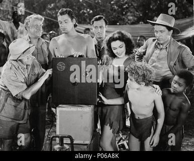 Titre original : TARZAN'S SECRET TREASURE. Titre en anglais : TARZAN'S SECRET TREASURE. Film Directeur : RICHARD THORPE. Année : 1941. Stars : MAUREEN O'SULLIVAN, JOHNNY SHEFFIELD, Johnny Weissmuller. Credit : M.G.M. / Album Banque D'Images