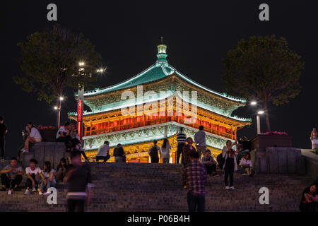 XIAN, CHINE - le 23 mai 2018 : célèbre clocher dans la ville de Xi'an, Chine. Xi'an est la capitale de la province du Shaanxi et l'une des plus anciennes villes de Chine. Xi Banque D'Images