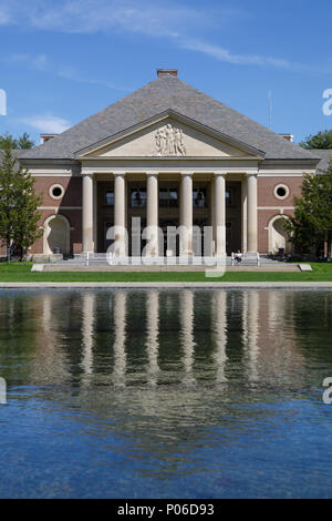 Saratoga Springs, New York : Reflecting Pool, Hall de ressorts, Saratoga Spa State Park. Banque D'Images