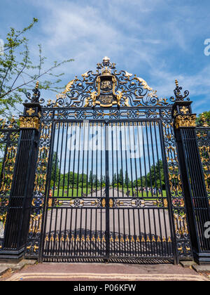 Portes de Regents Park, à partir de l'Inner Circle, Regents Park, London, England, UK, FR Banque D'Images