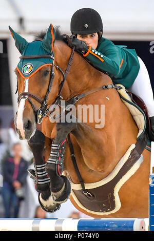 Cannes, France. Le 08 juin, 2018. L'équipe de Jessica Springsteen Amérique Miami Celtics sur RCC Swinny du parc fait concurrence au cours de la Ligue des Champions Mondial 2018 Longines à Cannes le 08 juin 2018 Crédit : BTWImages Sport/Alamy Live News Banque D'Images