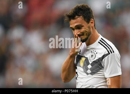 08 juin 2018, l'Allemagne, Leverkusen : Football, international, l'Allemagne contre l'Arabie saoudite à la BayArena. Tapis l'Allemagne Hummels. Photo : Marius Becker/dpa Banque D'Images