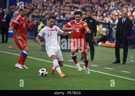 Moscou, Russie - le 5 juin 2018. L'attaquant russe Fedor Smolov et le milieu de Yuri Zhirkov contre l'centerback turc Kaan Ayhan lors des ven Banque D'Images