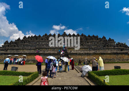 Borobudur, le plus grand temple bouddhiste au monde à Java, Indonésie Banque D'Images