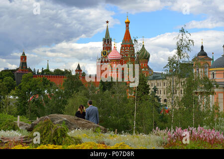 Vue sur le Kremlin de Zaryadye Nature-Landscape Park Banque D'Images