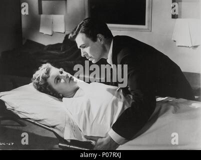 Titre original : attrapé. Titre en anglais : attrapé. Directeur de film : MAXIMILIAN OPPENHEIMER. Année : 1949. Stars : James Mason, BARBARA BEL GEDDES. Credit : M.G.M. / Album Banque D'Images