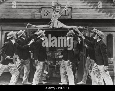 Film Original Titre : Le petit gars de Brooklyn. Titre en anglais : Le petit gars de Brooklyn. Directeur de film : NORMAN Z. MCLEOD. Année : 1946. Stars : VERA-ELLEN. Credit : RKO / Album Banque D'Images