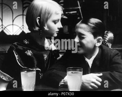 Titre original : bugsy MALONE. Titre en anglais : BUGSY MALONE. Directeur de film : ALAN PARKER. Année : 1976. Stars : Jodie Foster, SCOTT BAIO. Credit : PARAMOUNT PICTURES / Album Banque D'Images