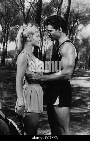 Titre original : LA BATTAGLIA DI MARATONA DU. Titre en anglais : GÉANT DE MARATHON. Film Réalisateur : JACQUES TOURNEUR. Année : 1959. Stars : STEVE REEVES, Mylène DEMONGEOT. Banque D'Images