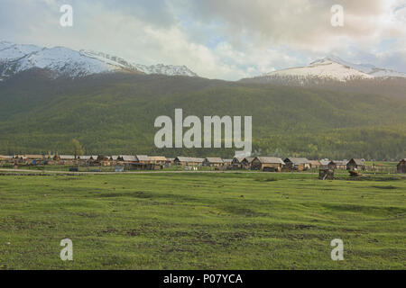 Village de Tuva, Parc national du lac Kanas, Xinjiang, Chine Banque D'Images