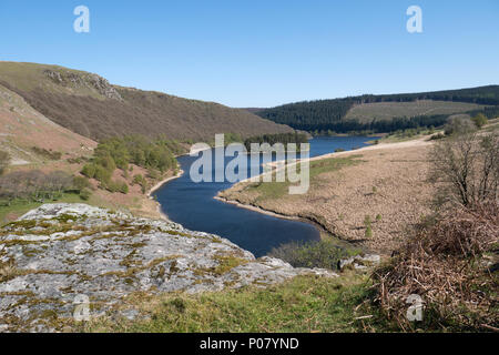 Graig Goch Galles Réservoir,UK. L'extrémité supérieure du réservoir avec sa Lande venteuse hills mais belle vue panoramique. Banque D'Images