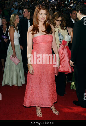 Debra Messing arrivant à la 56e Emmy Awards au Shrine Auditorium à Los Angeles. Le 19 septembre 2004. MessingDebra186 Red Carpet Event, Vertical, USA, Cinéma, Célébrités, photographie, Bestof, Arts, Culture et divertissement, Célébrités Topix fashion / Vertical, Best of, événement dans la vie d'Hollywood, Californie - Tapis rouge et en backstage, USA, Cinéma, Célébrités, cinéma, télévision, Célébrités célébrités musique, photographie, Arts et culture, Bestof, divertissement, Topix, vertical, une seule personne, à partir de l'année 2004, enquête tsuni@Gamma-USA.com Fashion - Pleine longueur Banque D'Images