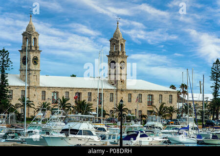 Port de plaisance et de l'horloge au chantier naval de la Marine royale. Les Bermudes. Banque D'Images