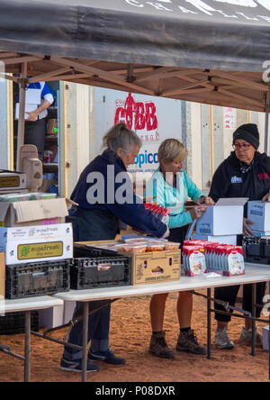 Défi 2018 Gibb tentes mis en place pour les volontaires pour distribuer le petit-déjeuner et des paniers-repas pour les cavaliers sur la Gibb River Road WA Kimberley en Australie. Banque D'Images