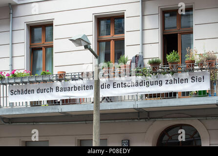 Berlin, Allemagne, les résidents se défendre contre les dommages à l'immeuble fabric Banque D'Images