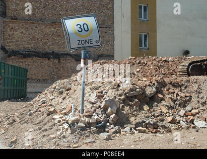 Berlin, Allemagne, excavateur sur un terrain Banque D'Images