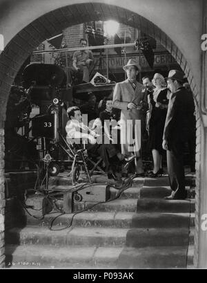 Titre original : DEAD END. Titre en anglais : DEAD END. Film Réalisateur : William Wyler. Année : 1937. Stars : Humphrey Bogart ; William Wyler ; CLAIRE TREVOR. Credit : GOLDWYN/United Artists / Album Banque D'Images