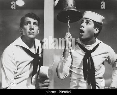 Titre original : SAILOR BEWARE. Titre en anglais : SAILOR BEWARE. Directeur de film : HAL WALKER. Année : 1952. Stars : JERRY LEWIS, Dean Martin. Credit : PARAMOUNT PICTURES / Album Banque D'Images