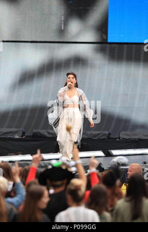 Utiliser la loi de soutien rédactionnel SEULEMENT MATTHEW KOMA sur scène comme Taylor Swift ouvre sa réputation tour du stade à l'Eitihad Stadium, Manchester. Banque D'Images