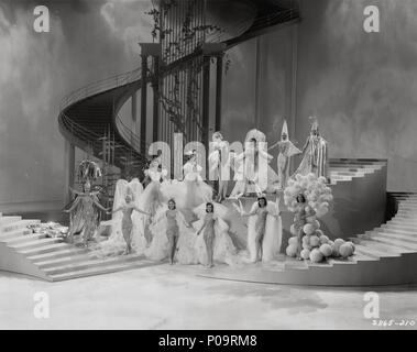 Titre original : ZIEGFELD GIRL. Titre en anglais : ZIEGFELD GIRL. Film Réalisateur : Robert Z. LEONARD. Année : 1941. Stars : Hedy Lamarr. Credit : M.G.M / Album Banque D'Images