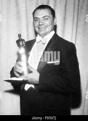 Description : La 28e Academy Awards / 1956. Ernest Borgine, meilleur acteur pour 'Marty'.. Année : 1956. Stars : ERNEST IDAHO. Banque D'Images