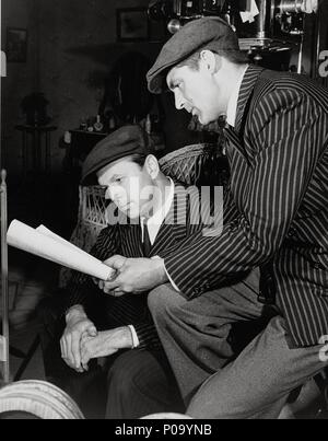 Titre original : AUCUN MAIS LE LONELY HEART. Titre en anglais : AUCUN MAIS LE LONELY HEART. Directeur : Clifford Odets Film. Année : 1944. Stars : Cary Grant. Credit : RKO Radio / Album Banque D'Images