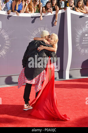 Chris Brown, Rita Ora 146 au MTV Video Music Awards au Great Western Forum de Los Angeles.Chris Brown, Rita Ora 146 cas à Hollywood Life - Californie, Red Carpet Event, USA, Cinéma, Célébrités, photographie, Bestof, Arts, Culture et divertissement, Célébrités, Mode Topix Meilleur de Hollywood, la vie, événement dans la vie d'Hollywood, Californie - Tapis rouge et en backstage, Arts, Culture et divertissement, photographie, enquête tsuni@Gamma-USA.com , célébrités Musique, musicien, le groupe de musique, 2014 Banque D'Images