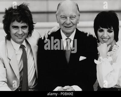 Film Original Titre : Arthur. Titre en anglais : ARTHUR. Directeur de film : STEVE GORDON. Année : 1981. Stars : John Gielgud ; DUDLEY MOORE ; Liza Minnelli. Credit : ORION PICTURES / Album Banque D'Images