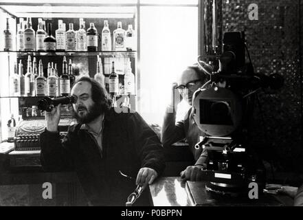 Titre du film original : THE SHINING. Titre en anglais : THE SHINING. Directeur de film : Stanley Kubrick. Année : 1980. Stars : Stanley Kubrick. Credit : Warner Brothers / Album Banque D'Images