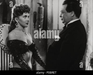 Titre original : VITA DA CANI. Titre en anglais : UNE VIE DE CHIEN. Film Réalisateur : Mario Monicelli, STENO. Année : 1950. Stars : Gina Lollobrigida, ALDO FABRIZI. Banque D'Images