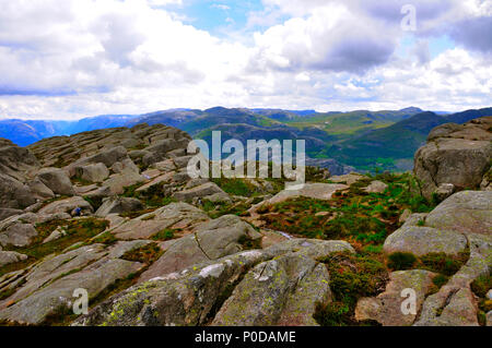 Montée vers le prektestolen ou pupitre en Norvège Banque D'Images