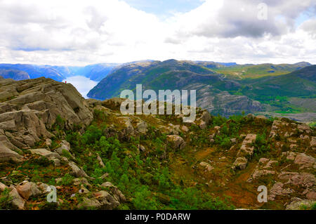 Montée vers le prektestolen ou pupitre en Norvège Banque D'Images