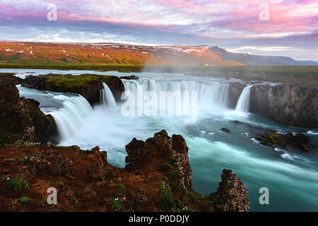 Cascade sur la rivière Skjalfandafljot Godafoss Banque D'Images