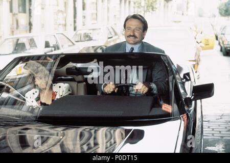 Titre original : CADILLAC MAN. Titre en anglais : CADILLAC MAN. Directeur de film : Roger Donaldson. Année : 1990. Stars : ROBIN WILLIAMS. Credit : ORION PICTURES / SCHWARTZMAN, John / Album Banque D'Images