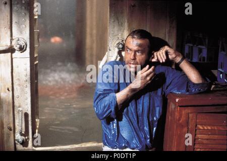 Titre original : Calme plat. Titre en anglais : Calme plat. Film Réalisateur : Phillip Noyce. Année : 1989. Stars : Sam Neill. Credit : Warner Brothers / Album Banque D'Images