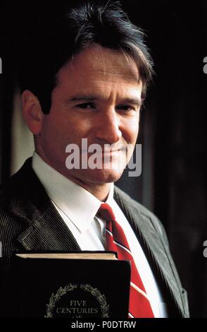 Titre original : Dead Poets Society. Titre en anglais : Dead Poets Society. Film Réalisateur : Peter Weir. Année : 1989. Stars : ROBIN WILLIAMS. Credit : Touchstone Pictures / Album Banque D'Images