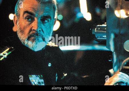 Titre original : The Hunt for Red October. Titre en anglais : The Hunt for Red October. Film Réalisateur : JOHN MCTIERNAN. Année : 1990. Stars : SEAN CONNERY. Credit : PARAMOUNT PICTURES / Album Banque D'Images