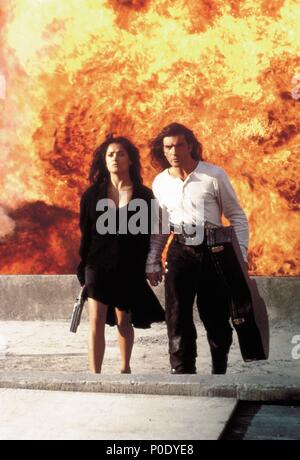 Titre original : DESPERADO. Titre en anglais : DESPERADO. Film Réalisateur : ROBERT RODRIGUEZ. Année : 1995. Stars : Salma Hayek, Antonio Banderas. Credit : COLUMBIA TRI STAR / TORRES, RICO / Album Banque D'Images