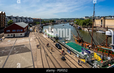 Vue vers le haut de la rivière Avon à partir de Bristol Harbour prises à Bristol, Avon, Royaume-Uni le 6 juin 2018 Banque D'Images