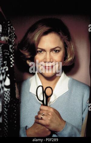 Titre original : SERIAL MOM. Titre en anglais : SERIAL MOM. Directeur du film : JOHN WATERS. Année : 1994. Stars : Kathleen Turner. Savoie : Crédit photos / Album Banque D'Images