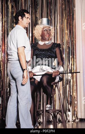 Titre original : La Cage Aux Folles II. Titre en anglais : La Cage Aux Folles II. Film Réalisateur : EDOUARD MOLINARO. Année : 1980. Stars : EDOUARD MOLINARO. Credit : UNITED ARTISTS/AAP/DA MA / Album Banque D'Images