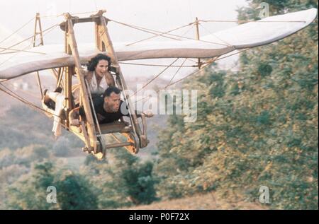 Titre original : HUDSON HAWK. Titre en anglais : HUDSON HAWK. Film Réalisateur : Michael Lehmann. Année : 1991. Stars : Bruce Willis, ANDIE MACDOWELL. Credit : TRI STAR PHOTOS / Album Banque D'Images