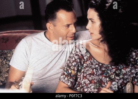 Titre original : HUDSON HAWK. Titre en anglais : HUDSON HAWK. Film Réalisateur : Michael Lehmann. Année : 1991. Stars : Bruce Willis, ANDIE MACDOWELL. Credit : TRI STAR PHOTOS / Album Banque D'Images