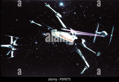 Titre original : Star Wars : Episode IV - UN NOUVEL ESPOIR. Titre en anglais : Star Wars : Episode IV - UN NOUVEL ESPOIR. Film Réalisateur : GEORGE LUCAS. Année : 1977. Credit : LUCASFILM/20TH CENTURY FOX / Album Banque D'Images