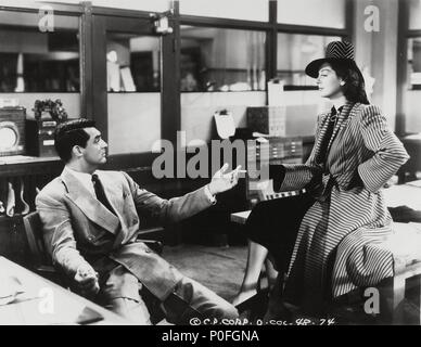 Titre original : His Girl Friday. Titre en anglais : His Girl Friday. Directeur du film : Howard Hawks. Année : 1940. Stars : Cary Grant, Rosalind Russell. Credit : Columbia Pictures / Album Banque D'Images