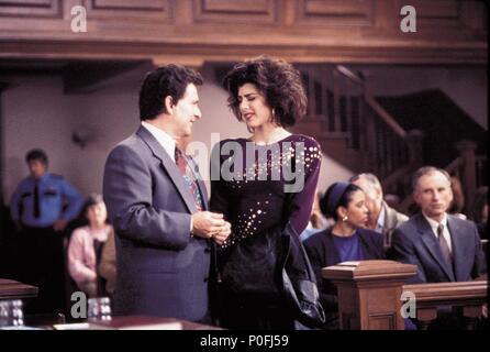 Titre original : Mon cousin VINNY. Titre en anglais : Mon cousin VINNY. Directeur de film : Jonathan Lynn. Année : 1992. Stars : Marisa Tomei, Joe Pesci. Crédit : 20TH CENTURY FOX / VERRE, BEN / Album Banque D'Images